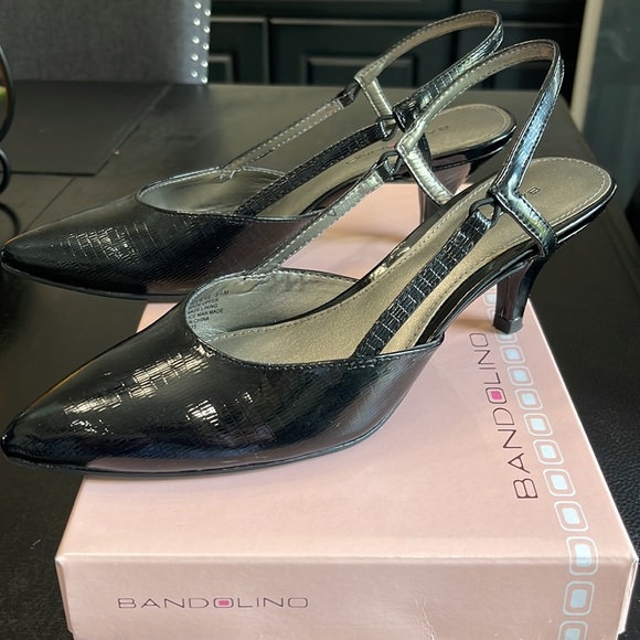Bandolino Black sling back black patent pumps 2 in heel Size 6.5M - Picture 2 of 6